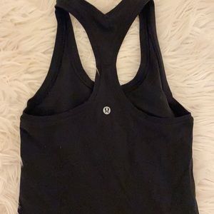 black lululemon tank top